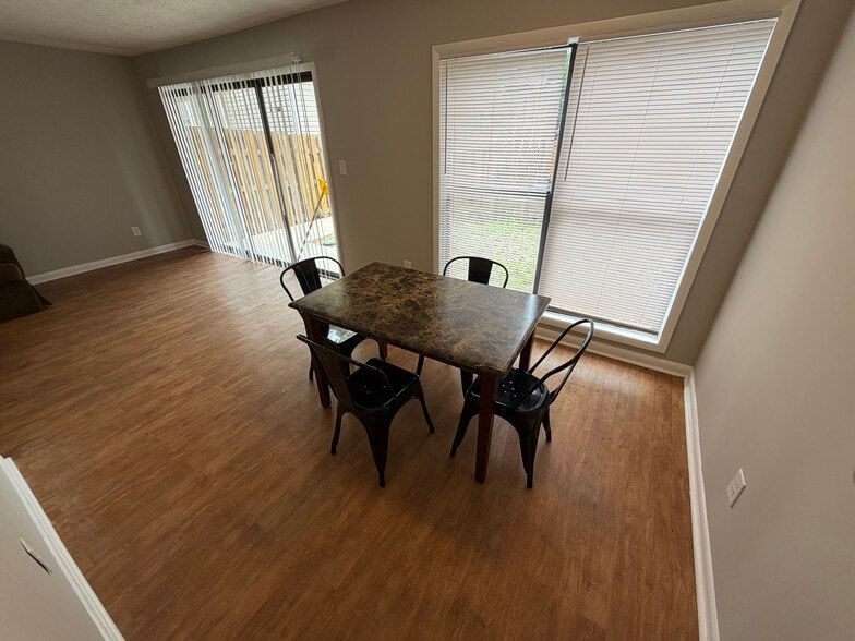 Building Photo - Room in Townhome on Governors Dr