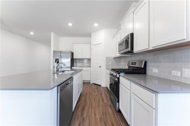 Building Photo - 924 Bluewood Bend