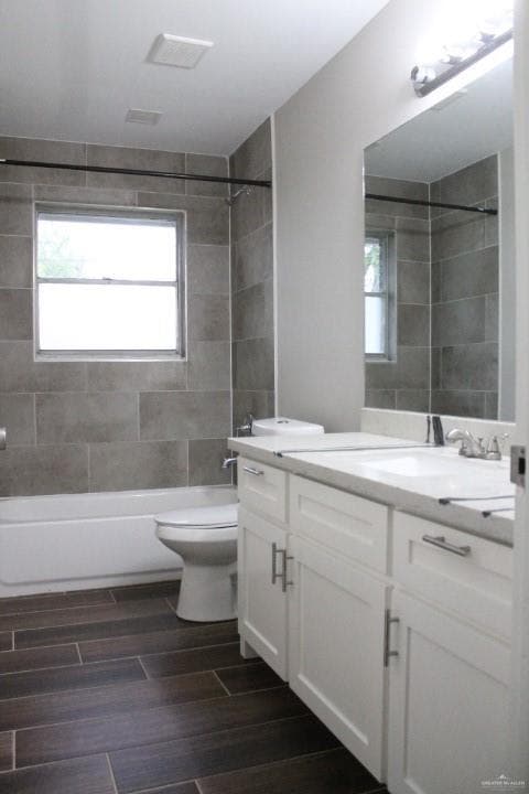 Building Photo - 2204 Camellia Ave