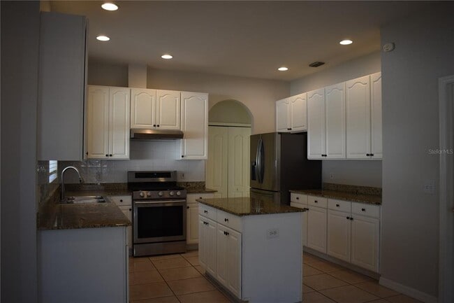 Building Photo - 15509 Montilla Loop