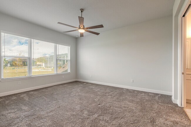 Building Photo - Like new home in Mosaic subdivision. 3 car garage