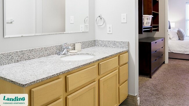 Building Photo - 335 W 9th St