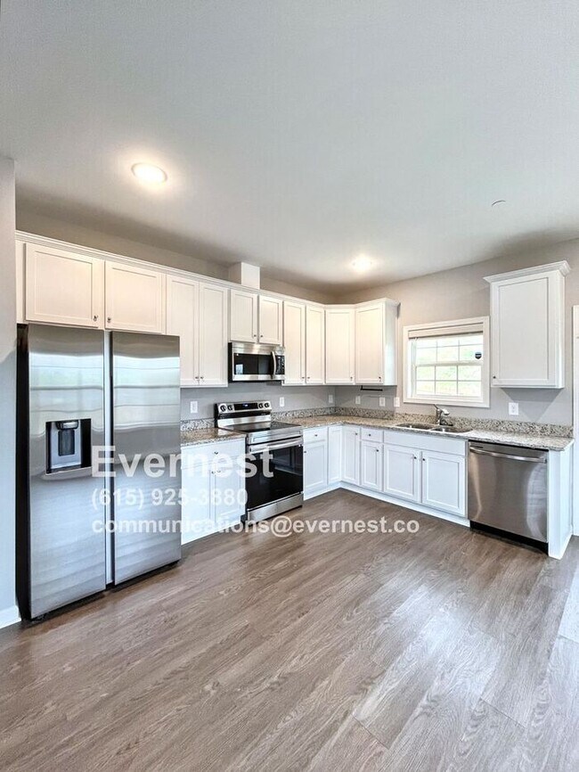 Building Photo - 4-Bedroom, 2-Bathroom Home in a Convenient...