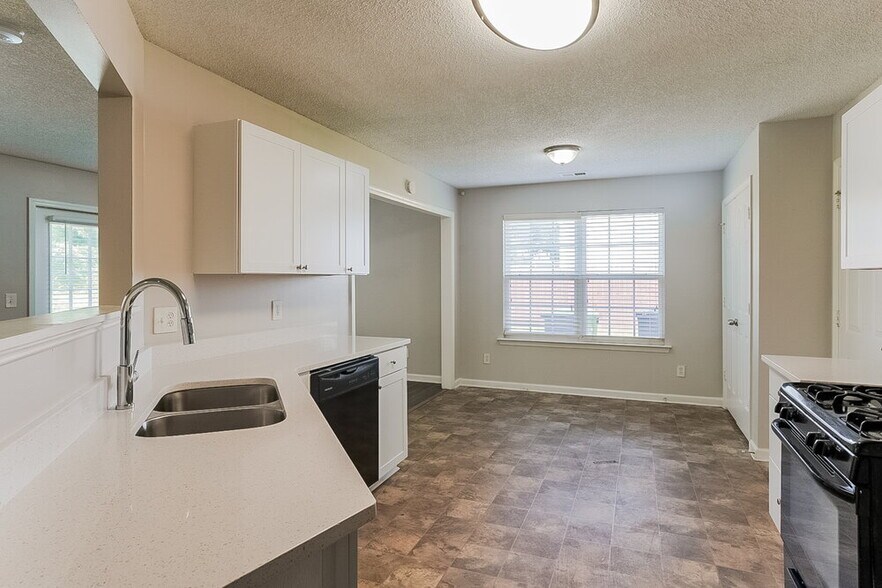 Building Photo - 6726 Brookfield Way