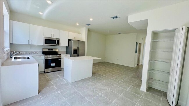 Building Photo - 2632 SE 27th Dr