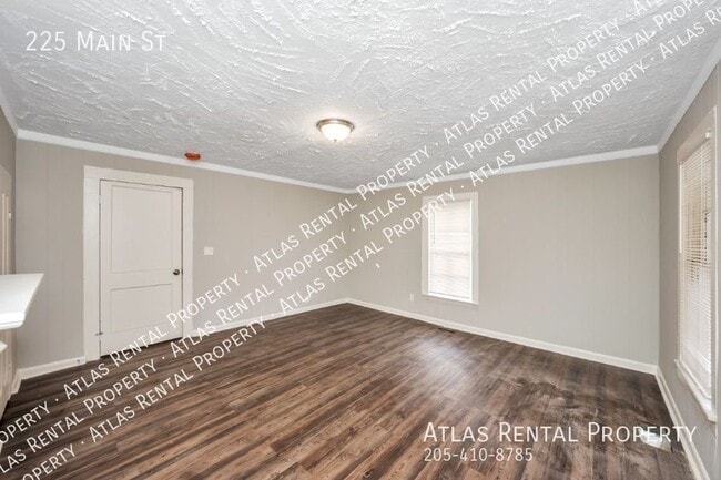 Building Photo - 225 Main St