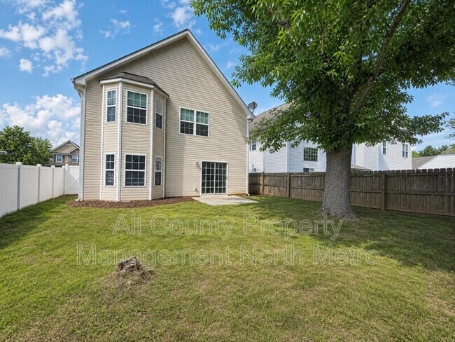 Building Photo - 2195 Highland Gate Dr