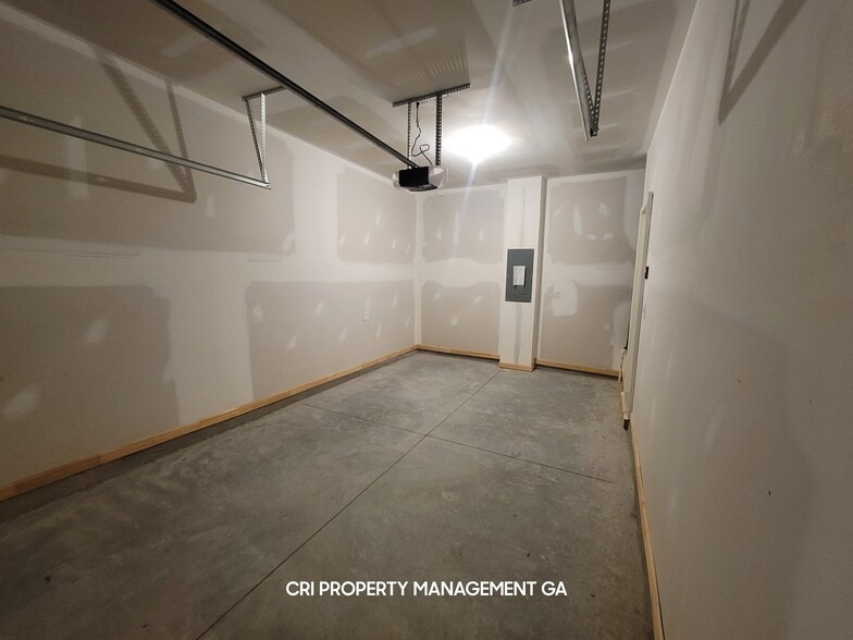 Building Photo - 3518 Condor Ct SW
