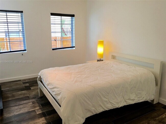 Building Photo - 645 Michigan Ave