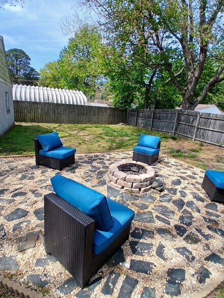 Building Photo - 6666 Hudson Ave