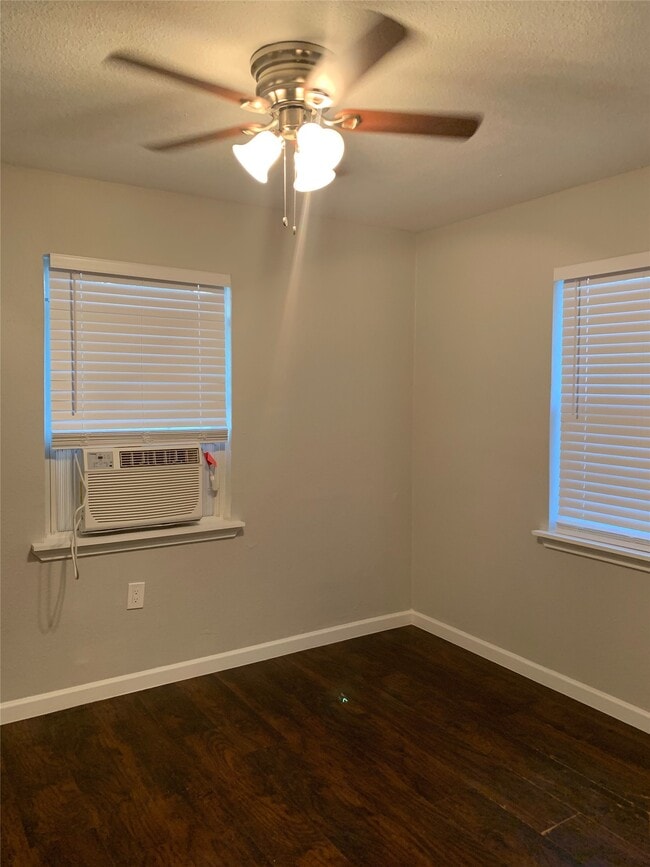 Building Photo - 2507 Delano St