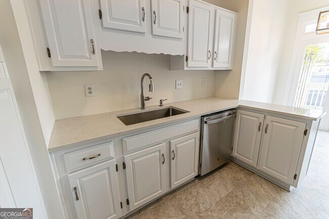 Building Photo - 815 Edgewood Ave NE