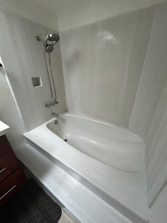 Building Photo - Available now -Mariner's Ridge 4 bedroom /...