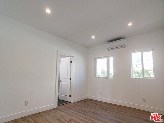 Building Photo - 2957 Francis Ave