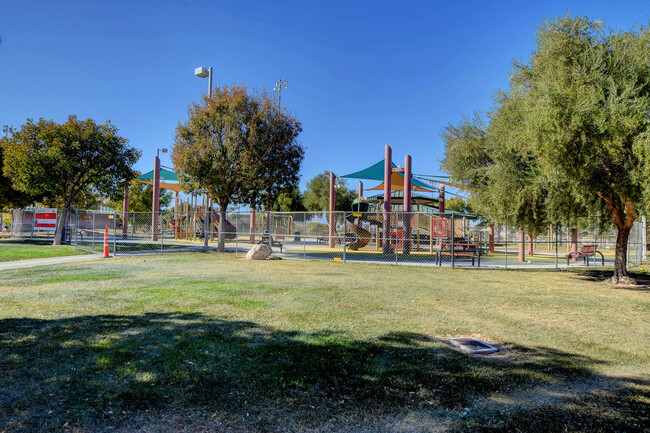 Building Photo - 706 Eros Ct