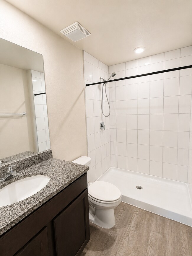Building Photo - Modern Duplex Available Now