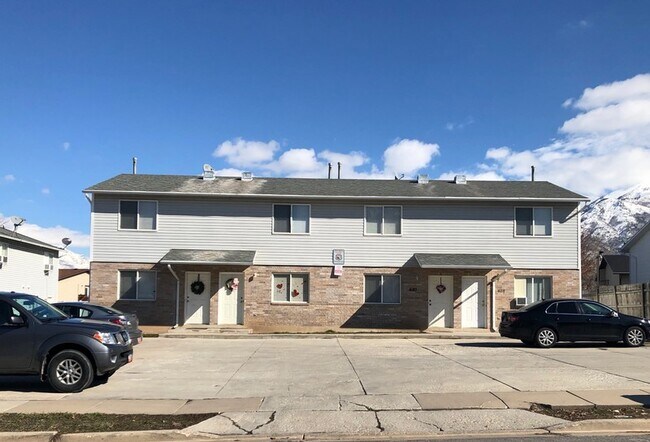 Building Photo - 682 N 400 W