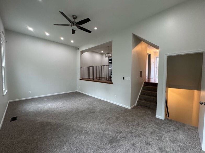 Building Photo - 5215 Lonsdale Dr