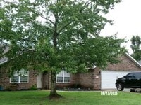 Building Photo - 723 Pennington St