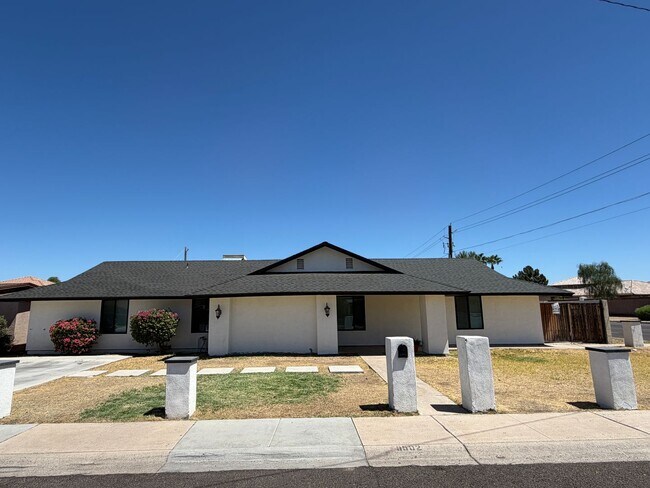 Building Photo - 5502 W Frier Dr