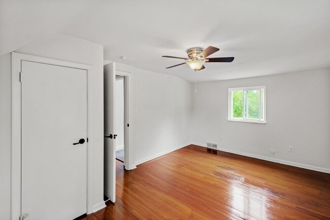 Building Photo - AVAILABLE AUGUST 1ST!! DON'T MISS THIS 3 B...