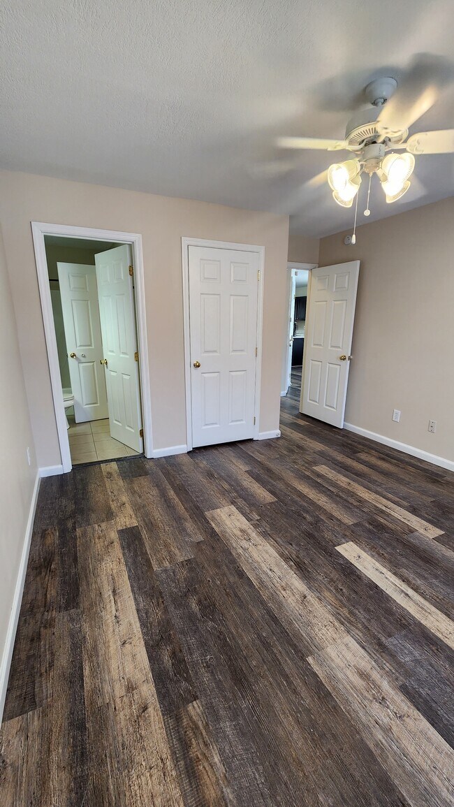 2nd bedroom to bath - 833 Plantation Dr