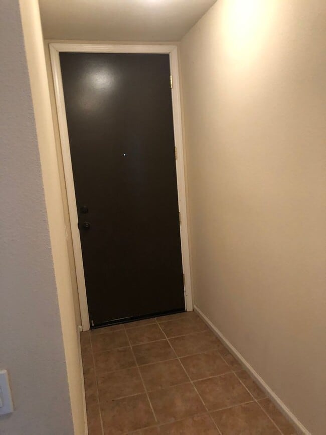 Building Photo - NICE 2ND STORY CONDO IN WOODSIDE SIERRA GATED COMMUNITY NEAR LOEHMANN'S PLAZA!