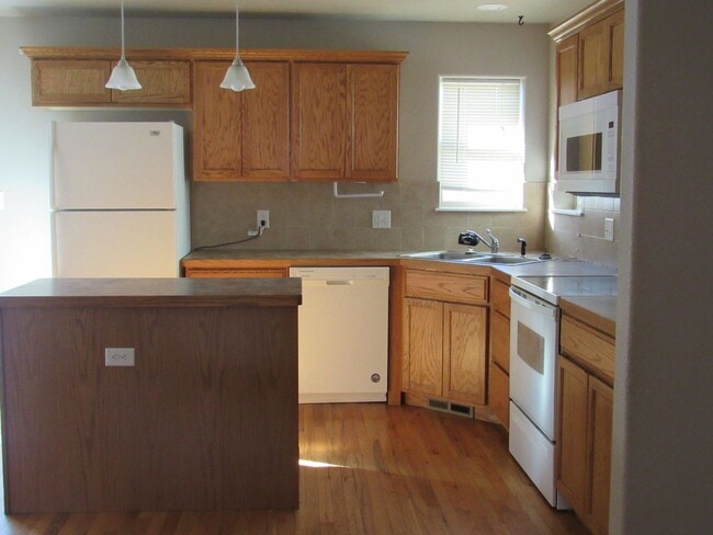 Building Photo - Charming 2 Story Doll House W/Unfinished Basement