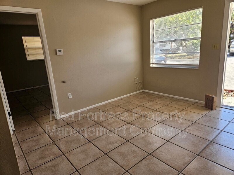 Building Photo - 3812 Desoto Ave