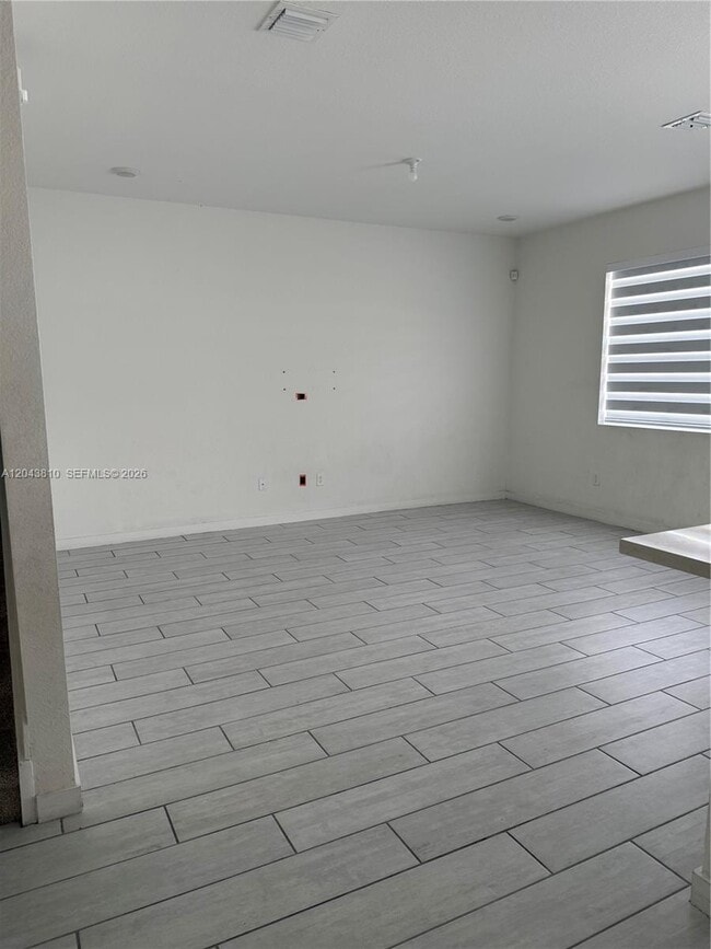 Building Photo - 782 SE 18th St