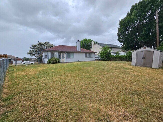 Building Photo - 5101 Glennwood Dr