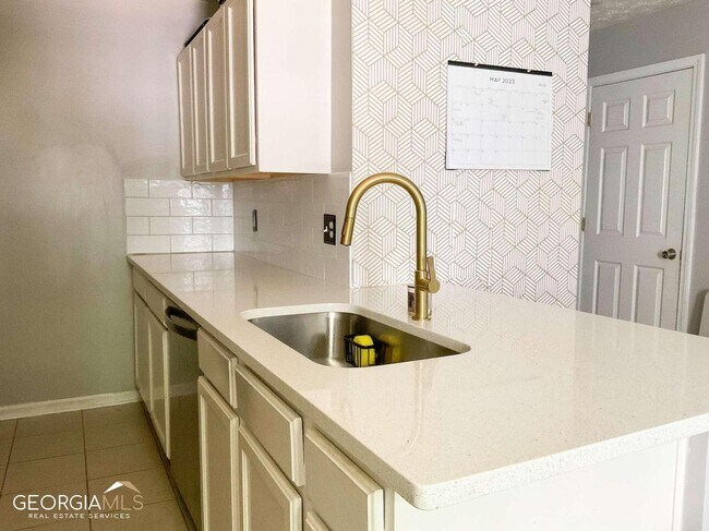 Building Photo - 5553 Strathmoor Manor Cir