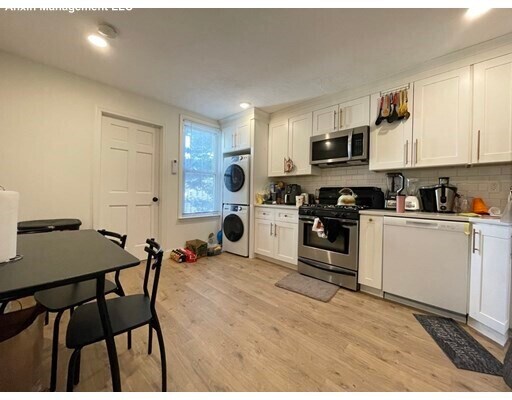 Primary Photo - 48 Berkshire St