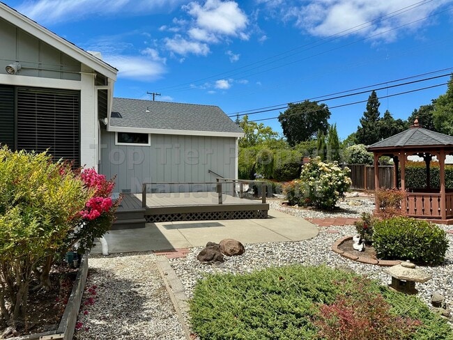 Building Photo - Spacious 4 Bed/2 Bath /1,970 square foot h...