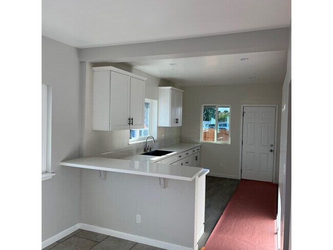 Building Photo - 2855 N Rose Ave