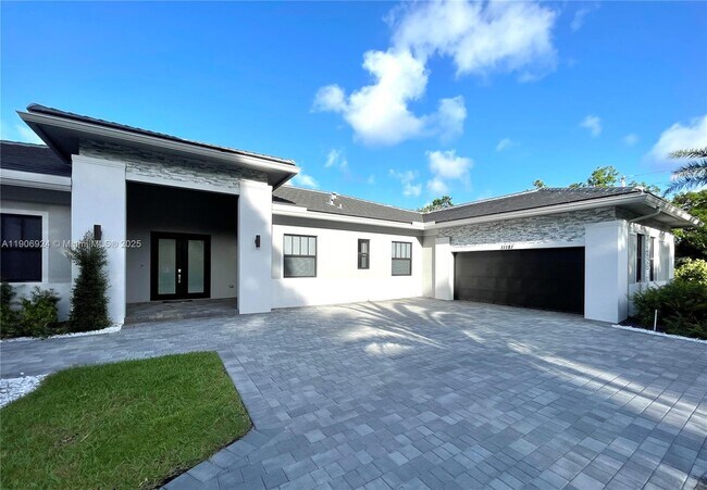 Building Photo - 11181 SW 92nd Ave