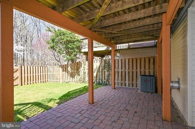 Building Photo - 7415 Gillingham Row