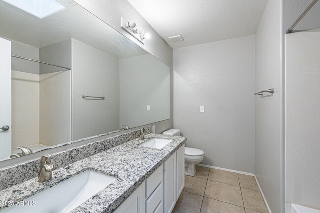 Building Photo - 4641 E Towne Ln