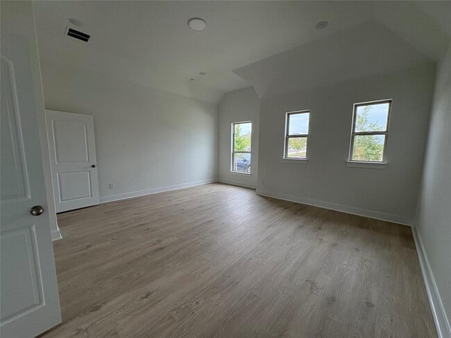 Building Photo - 400 Treadwell Ln