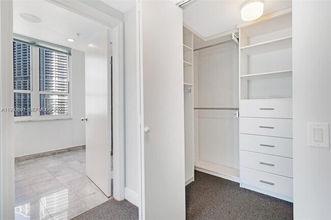 Building Photo - 701 Brickell Key Blvd