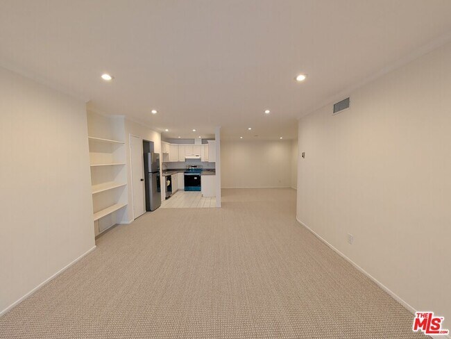 Building Photo - 415 Montana Ave