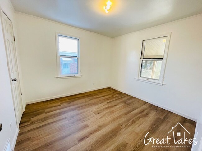 Building Photo - Beautiful 2 Bedroom 1 Bathroom now availab...