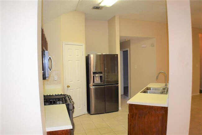 Building Photo - 16702 Shipshaw River Cove