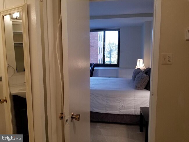 Building Photo - 1011 Arlington Blvd