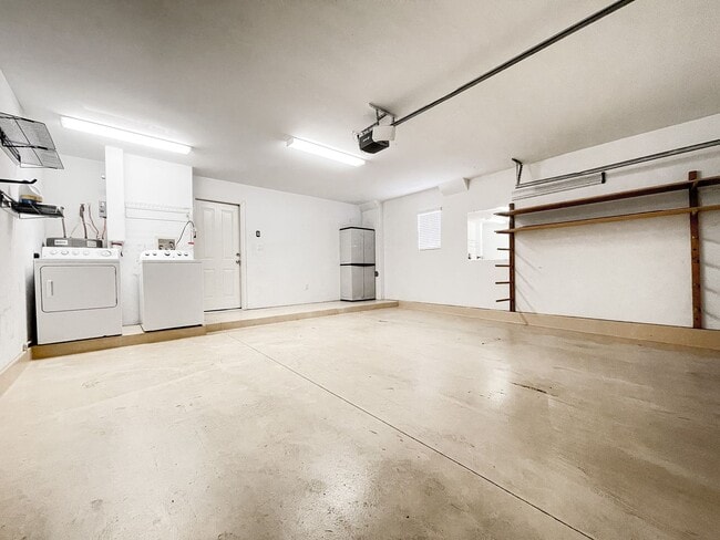 Building Photo - Pet-Friendly Townhouse with Central A/C