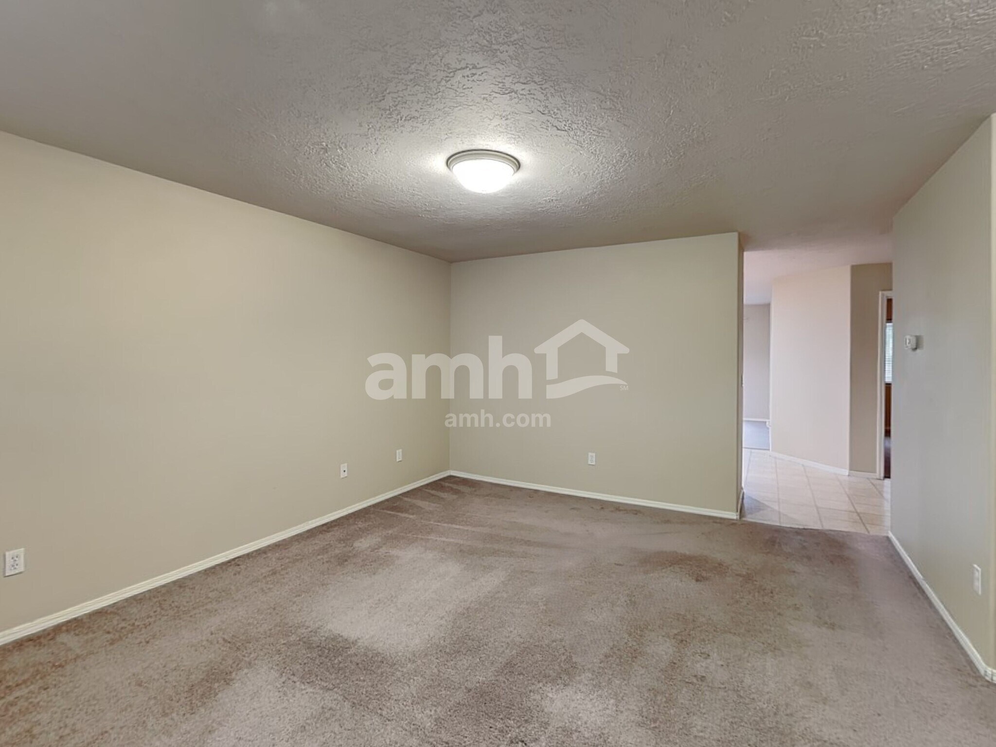 Building Photo - 2285 NW McGarey Dr