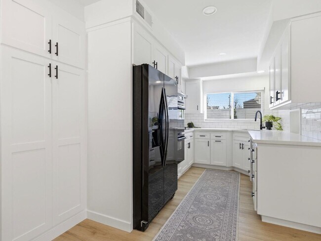 Building Photo - 8446 Penfield Ave