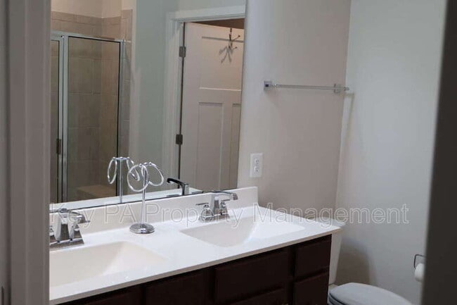 Building Photo - 659 Thomas Penn Dr