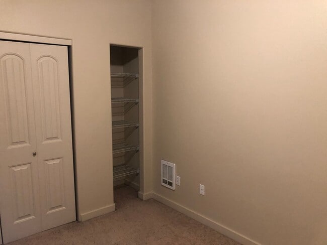 Building Photo - 1 Bed/1 Bath Unit with Garage - Near Old Mill District