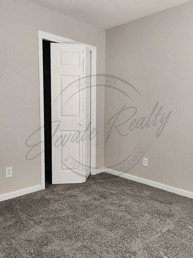 Building Photo - ON SPECIAL! THIS PROPERTY HAS A 1/2 OFF TH...